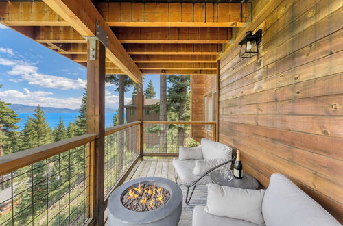 Foto 43 - Lake View, Firepit, Game Room Remodeled Lake Tahoe Luxury Cabin by Avantstay