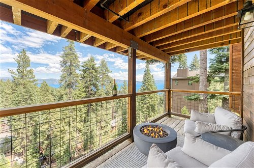 Foto 31 - Lake Tahoe Luxury Cabin by Avantstay Lake View
