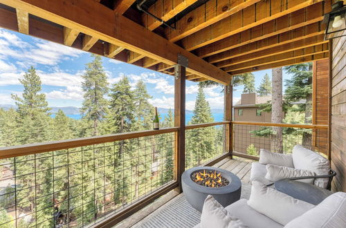 Foto 1 - Lake View, Firepit, Game Room Remodeled Lake Tahoe Luxury Cabin by Avantstay