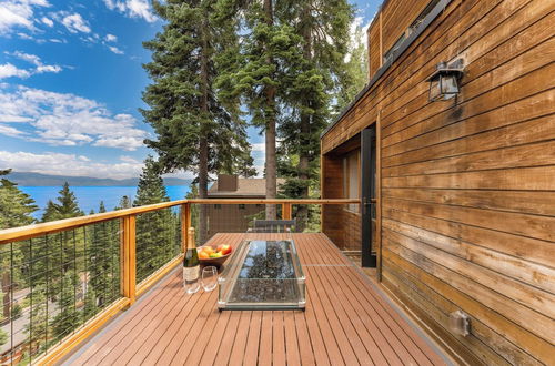 Foto 45 - Lake View, Firepit, Game Room Remodeled Lake Tahoe Luxury Cabin by Avantstay