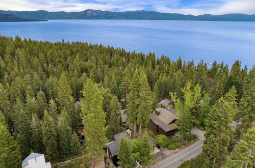 Foto 48 - Lake Tahoe Luxury Cabin by Avantstay Lake View