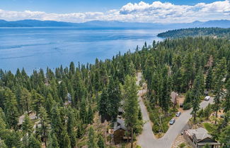 Foto 2 - Lake View, Firepit, Game Room Remodeled Lake Tahoe Luxury Cabin by Avantstay