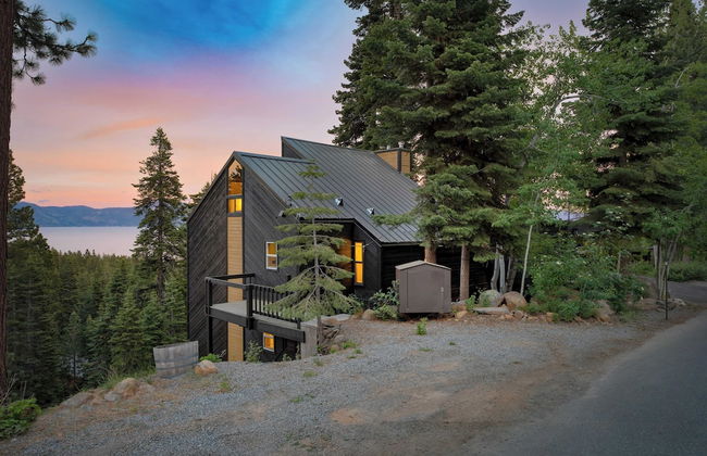 Lake View, Firepit, Game Room Remodeled Lake Tahoe Luxury Cabin by Avantstay - Foto 20