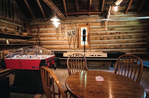 Foto 16 - Nature's Beauty Loft Forks River Lodge