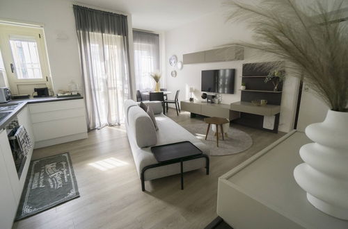 Foto 11 - Charming and Modern Three-bedroom Apartment in the Heart of the City of Asti