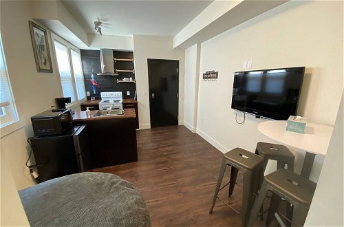 Foto 5 - Brand New 1 Br 1 Bath. Close To All. Walkable
