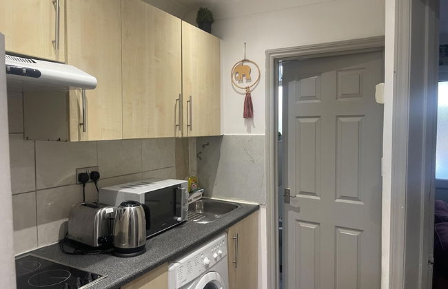 Impeccable 1-bed Apartment in London - Photo 8