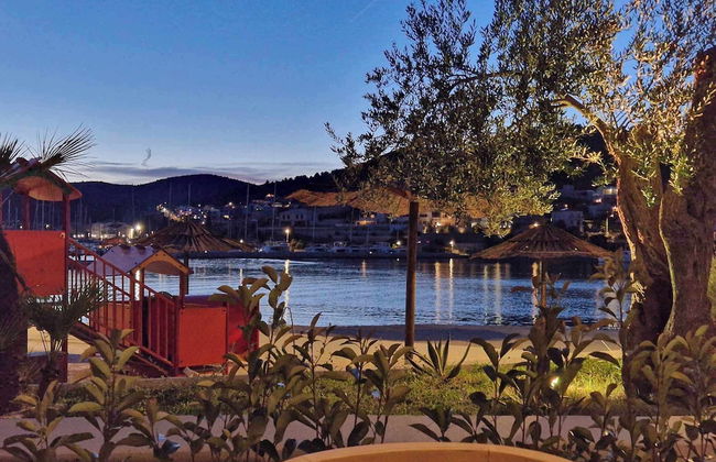 Coastal Apartment - Sleeps 6, Balcony & Parking - Foto 39