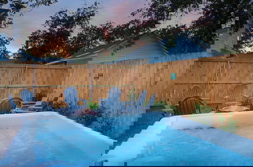 Foto 13 - Luxury Escape at The Noir: 3br, Hot Tub, & Steps From Main St!