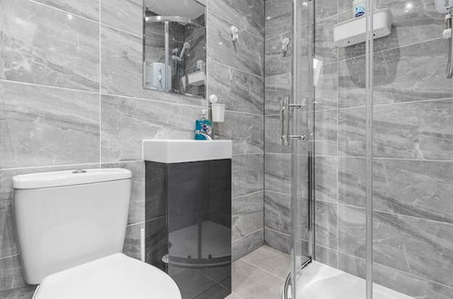 Photo 12 - Impeccable Ensuite Room in Finsbury Park Londonn19