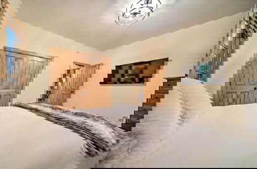 Foto 7 - Secluded Sapphire Chalet w/ Game Room + Decks