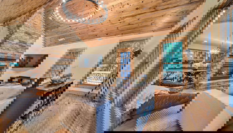 Foto 1 - Secluded Sapphire Chalet w/ Game Room + Decks