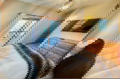 Foto 18 - Secluded Sapphire Chalet w/ Game Room + Decks