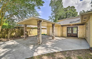 Photo 1 - Spacious Houston Family Home With Game Room