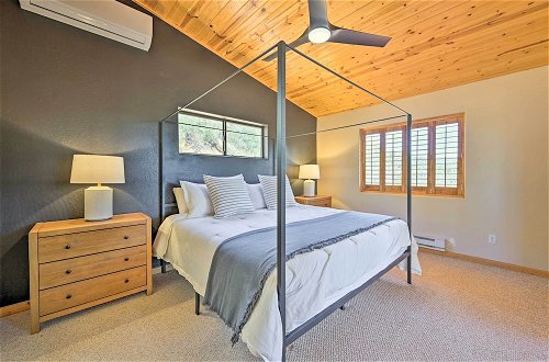 Foto 6 - Chalet-style Cabin w/ Wraparound Deck & Views
