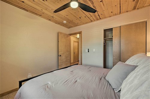 Foto 12 - Chalet-style Cabin w/ Wraparound Deck & Views
