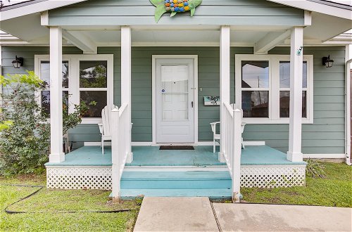 Photo 7 - Pet-friendly Galveston Cottage < 1 Mi to Beach