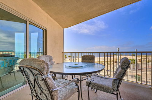 Foto 25 - Sunny Beachfront Biloxi Condo w/ Resort Amenities