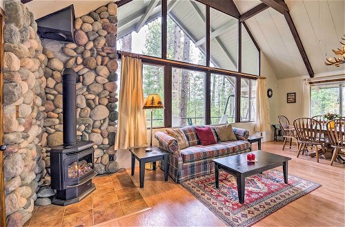 Photo 6 - Hillside Hideaway: Warm & Cozy Terrace Lakes Cabin