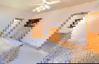 Foto 2 - Inviting Cashiers Condo: Deck & Golf Course Views