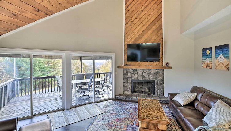 Photo 1 - Updated Kingsport Home w/ Deck + Mtn Views