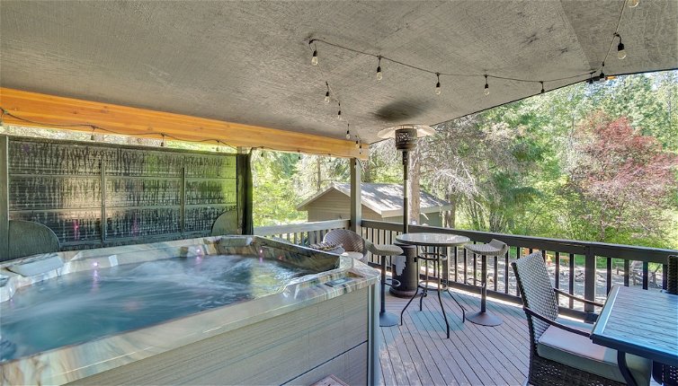 Foto 1 - Ronald Vacation Rental Cabin With Private Hot Tub