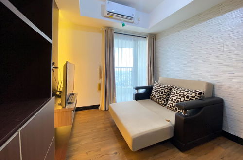 Photo 11 - Comfy And Minimalist 1Br At The Wave Kuningan Apartment