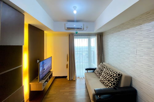 Photo 9 - Comfy And Minimalist 1Br At The Wave Kuningan Apartment