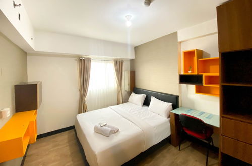 Foto 2 - Comfy And Minimalist 1Br At The Wave Kuningan Apartment