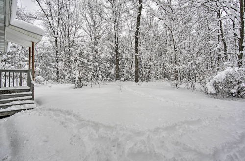 Foto 6 - Wooded Twin Lakes Retreat: 13 Mi to Lake Michigan