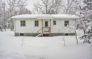 Foto 2 - Wooded Twin Lakes Retreat: 13 Mi to Lake Michigan