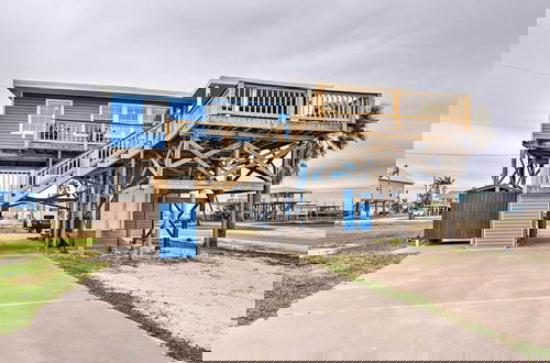 Foto 10 - Surfside Beach Gem w/ Deck - 1 Block to Shore