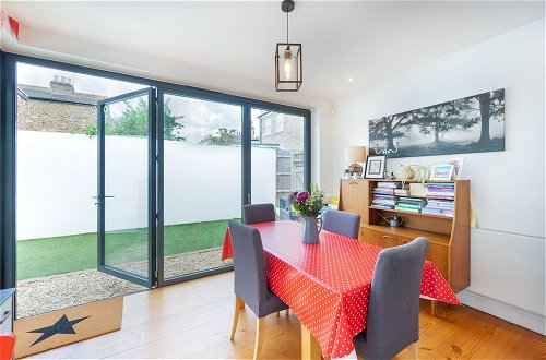Photo 1 - Delightful Family Home With Garden in Balham by Underthedoormat