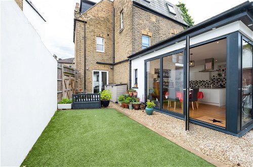 Photo 26 - Delightful Family Home With Garden in Balham by Underthedoormat