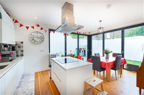 Photo 13 - Delightful Family Home With Garden in Balham by Underthedoormat