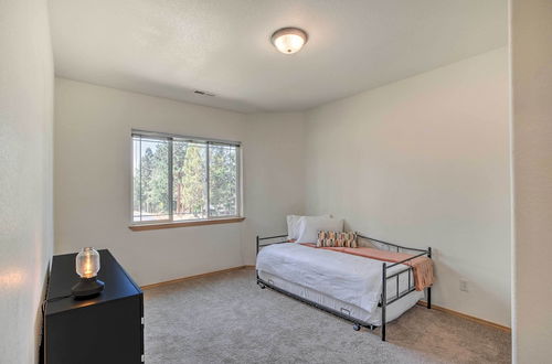 Photo 11 - Bright Klamath Falls Townhome w/ Resort Perks