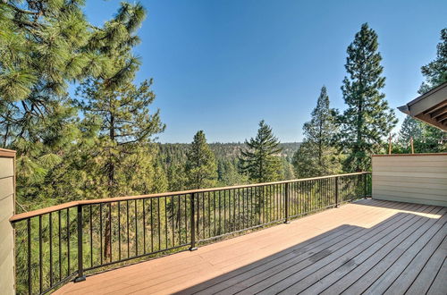 Photo 6 - Bright Klamath Falls Townhome w/ Resort Perks