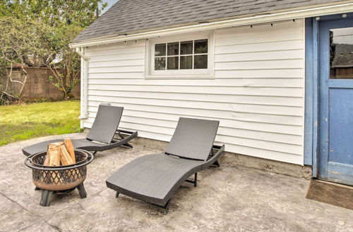 Photo 5 - Seaside Cottage With Hot Tub: Walk to the Beaches