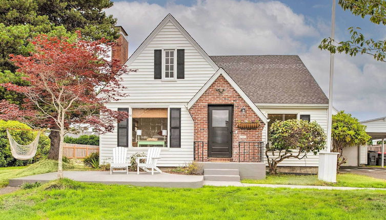 Photo 1 - Seaside Cottage With Hot Tub: Walk to the Beaches