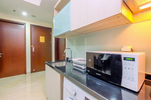 Photo 14 - Modern Look And Comfy 2Br At Menteng Park Apartment