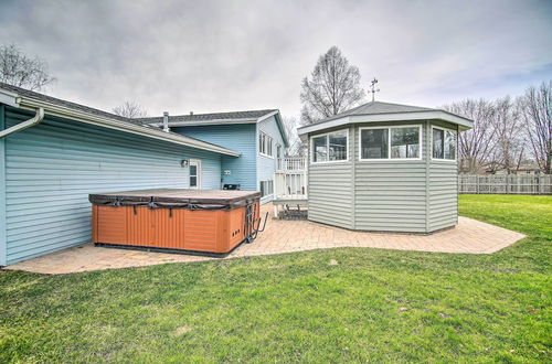 Photo 7 - Cozy Silver Lake Retreat w/ Private Hot Tub