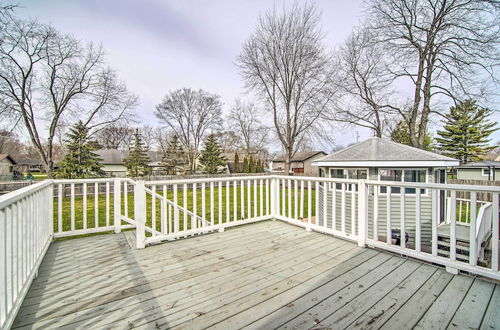 Photo 11 - Cozy Silver Lake Retreat w/ Private Hot Tub