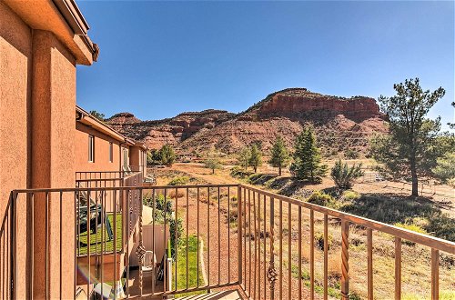 Foto 34 - Updated Townhome w/ Patio & Red Rock Views