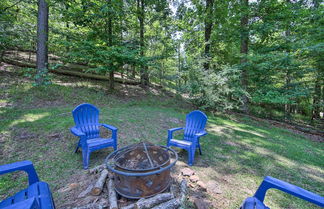 Photo 1 - Cozy Studio Cabin on Lake O the Pines w/ Deck