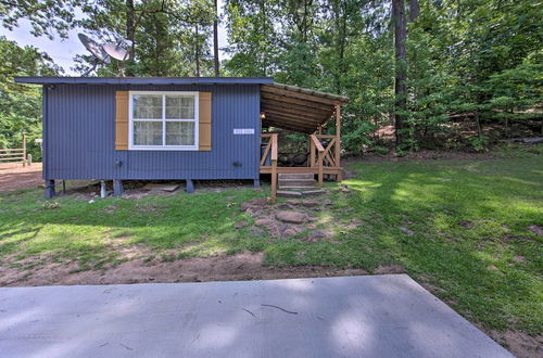 Foto 15 - Cozy Studio Cabin on Lake O the Pines w/ Deck