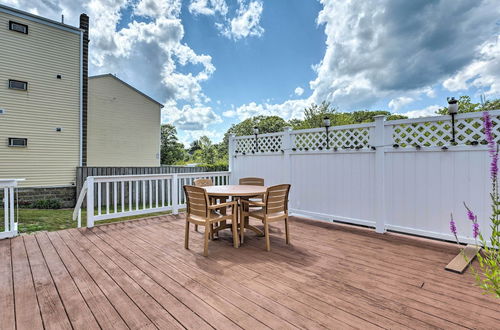 Photo 32 - Sun-soaked Coastal Cottage w/ Deck + Walk to Beach