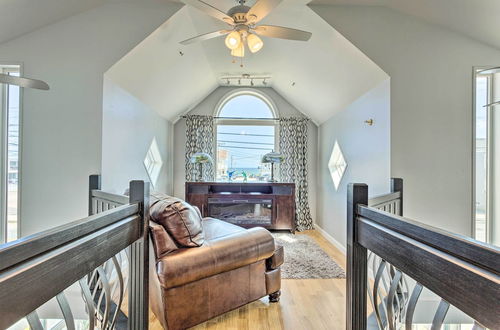 Photo 33 - Sun-soaked Coastal Cottage w/ Deck + Walk to Beach