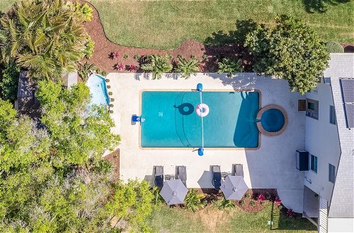 Photo 29 - Luxe Largo Retreat: Pool, Games, Basketball & More