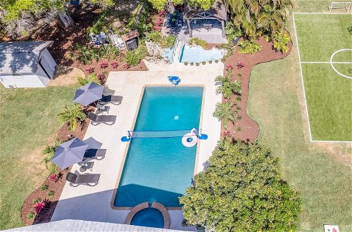Foto 55 - Luxe Largo Retreat: Pool, Games, Basketball & More