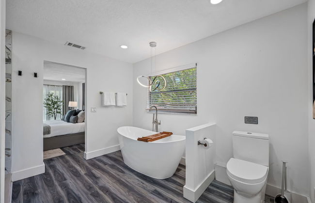 Luxe Largo Retreat: Pool, Games, Basketball & More - Foto 5